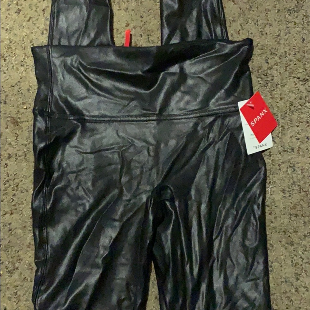 ‼️SOLD‼️‼️Spanx faux leather leggings (s) - Picture 2 of 4